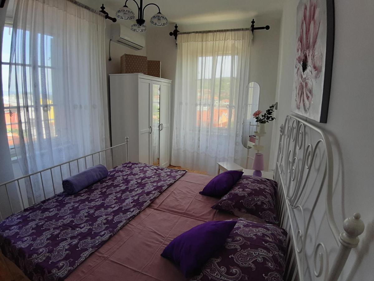 Apartment Palazzo Sare Vrbnik  Bagian luar foto