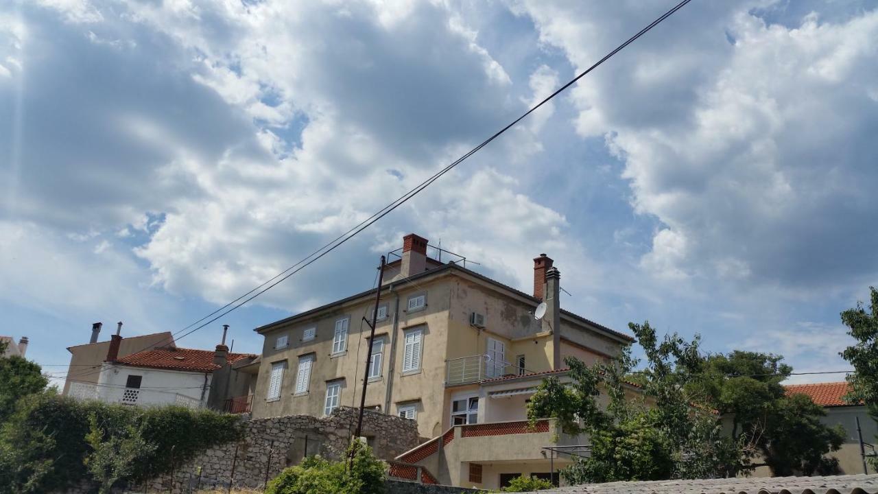 Apartment Palazzo Sare Vrbnik  Bagian luar foto