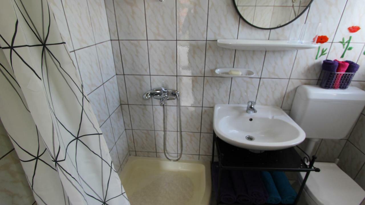 Apartment Palazzo Sare Vrbnik  Bagian luar foto